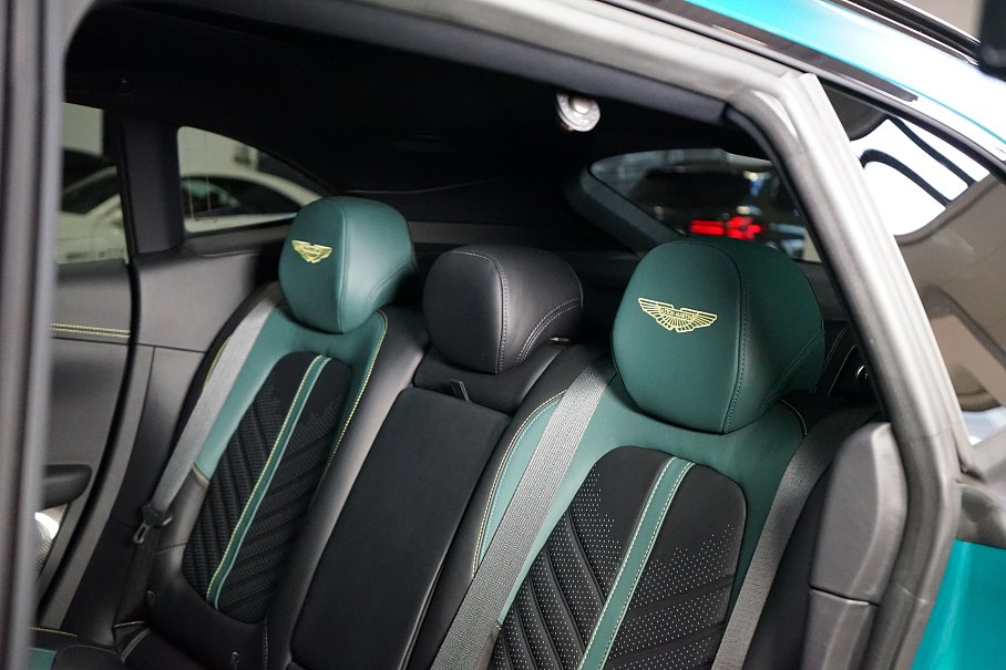 Aston Martin DBX 707