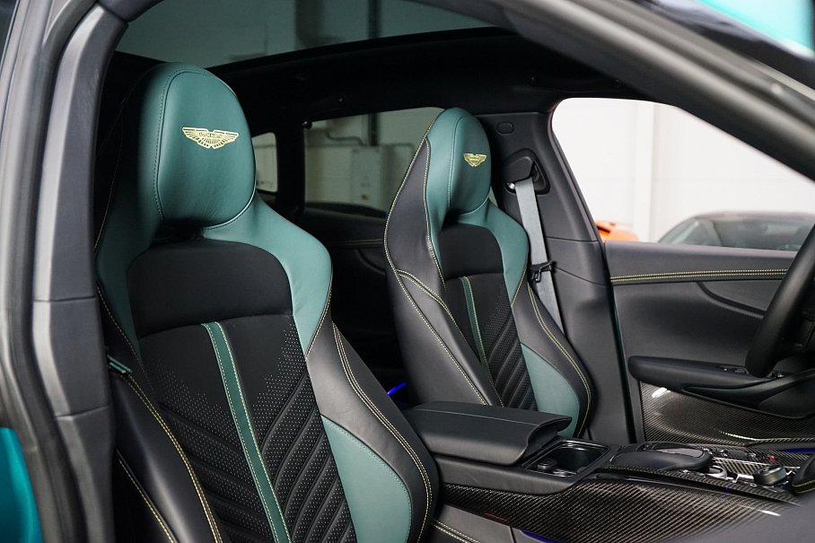 Aston Martin DBX 707