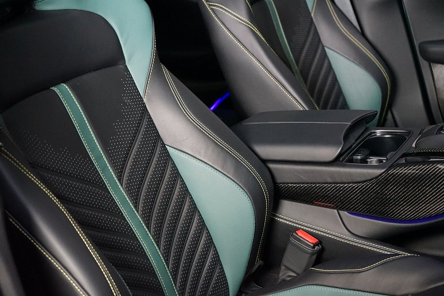 Aston Martin DBX 707