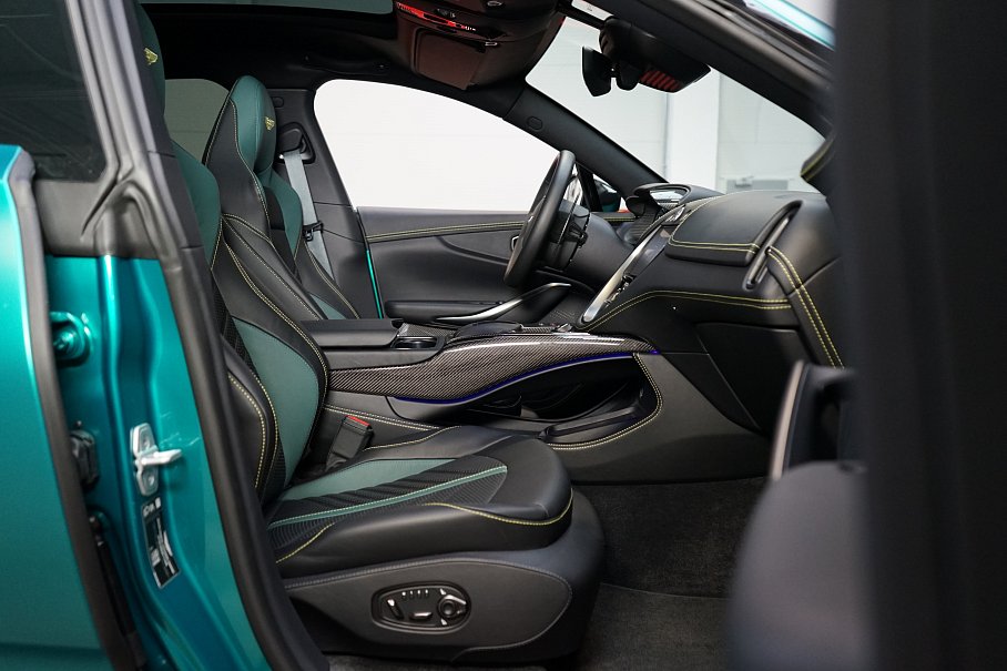 Aston Martin DBX 707