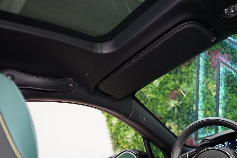 Aston Martin DBX 707