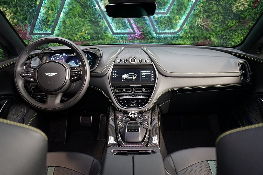 Aston Martin DBX 707