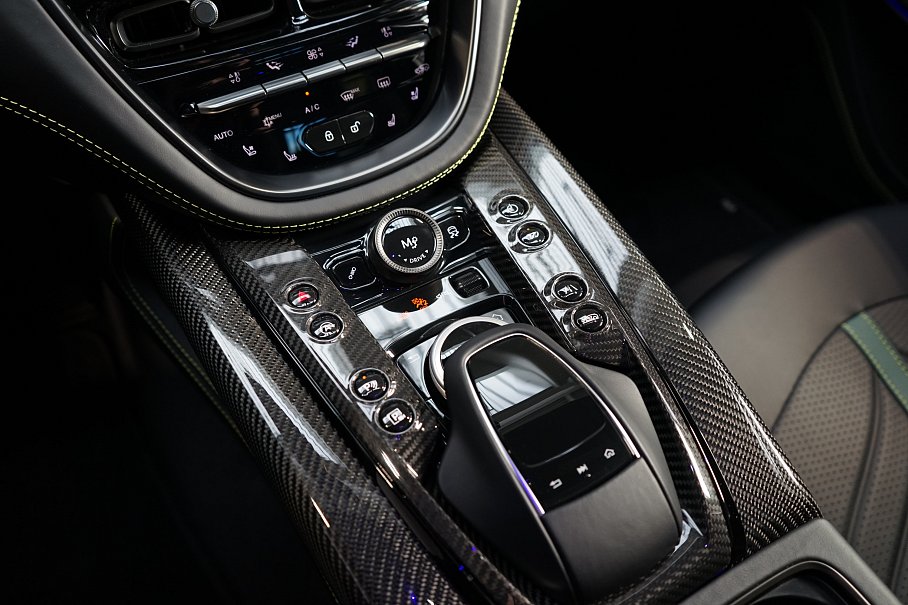 Aston Martin DBX 707
