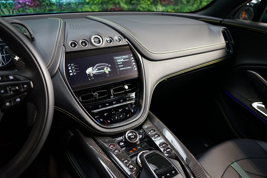Aston Martin DBX 707