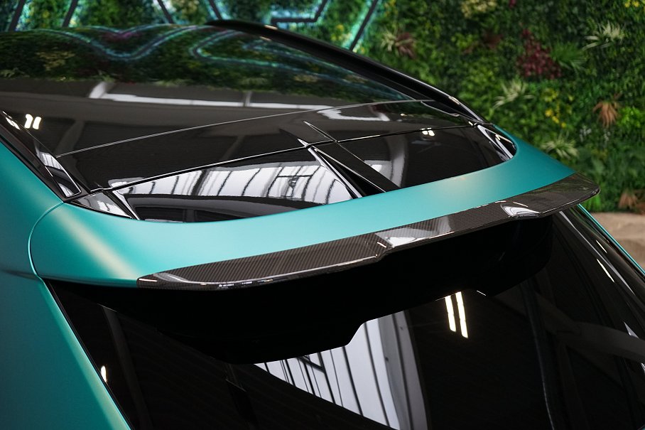Aston Martin DBX 707