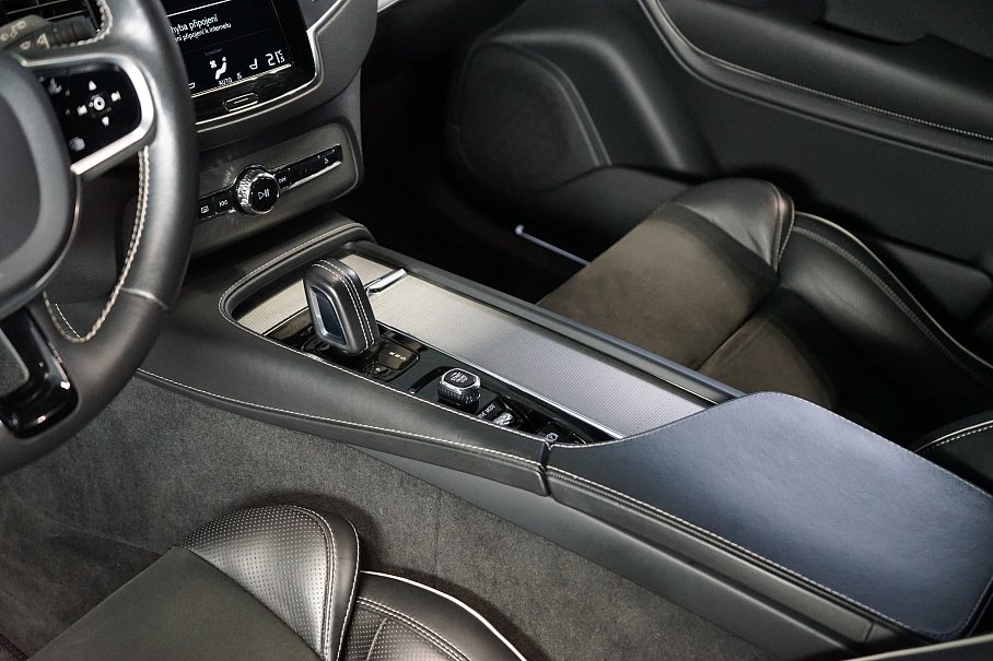Volvo XC90 T8 AWD Recharge R-Design