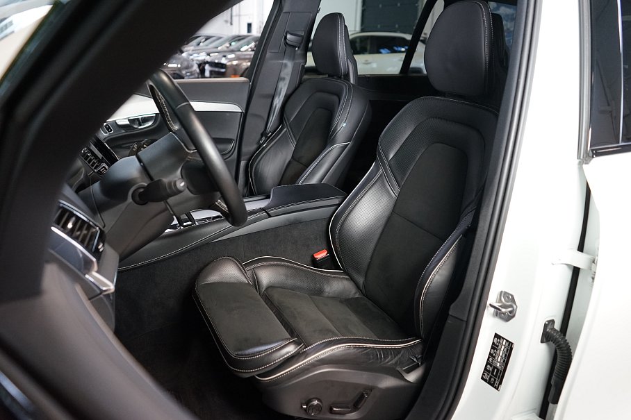 Volvo XC90 T8 AWD Recharge R-Design