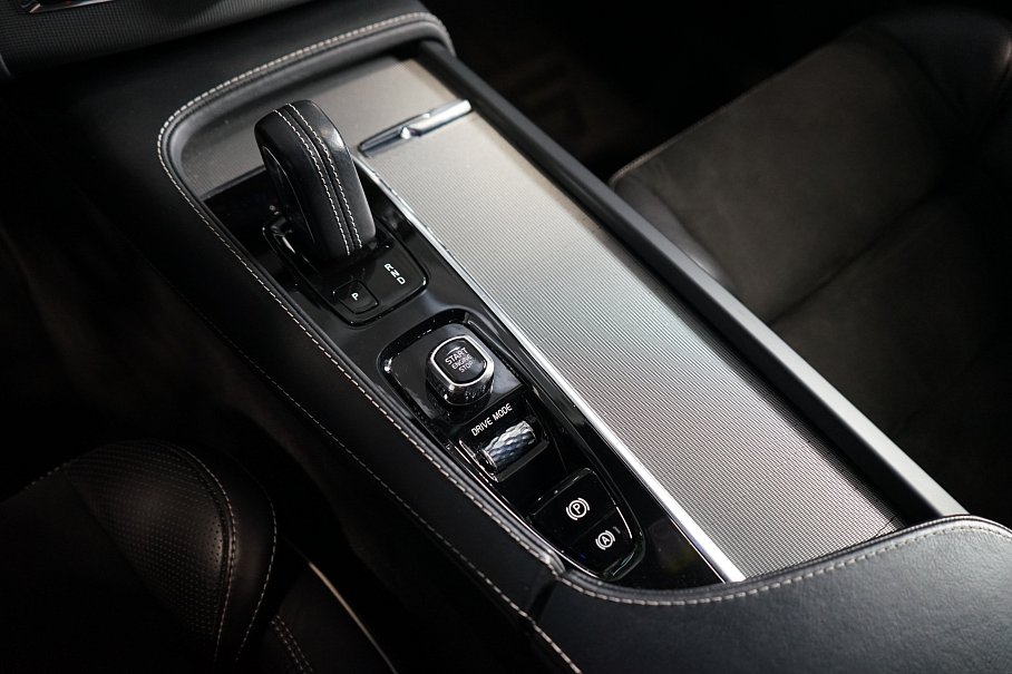 Volvo XC90 T8 AWD Recharge R-Design