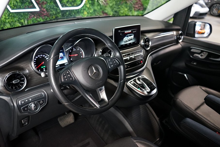 Mercedes-Benz Třída v 300d 4Matic
