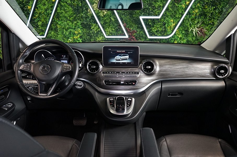 Mercedes-Benz Třída v 300d 4Matic