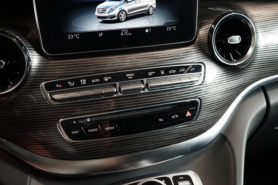 Mercedes-Benz Třída v 300d 4Matic
