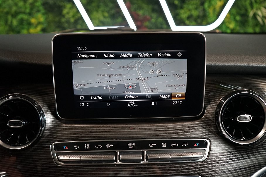 Mercedes-Benz Třída v 300d 4Matic