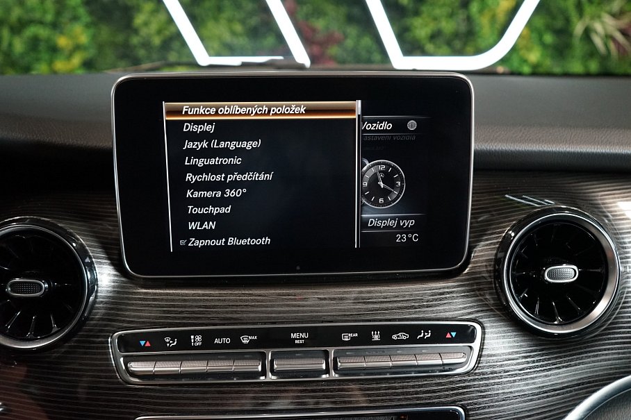 Mercedes-Benz Třída v 300d 4Matic