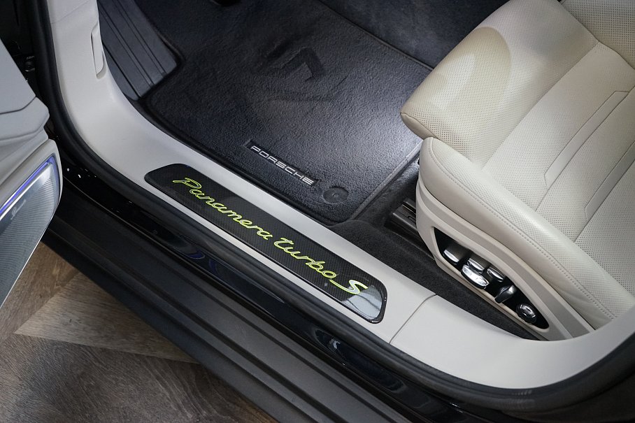 Porsche Panamera Sport Turismo Turbo S e-Hybrid