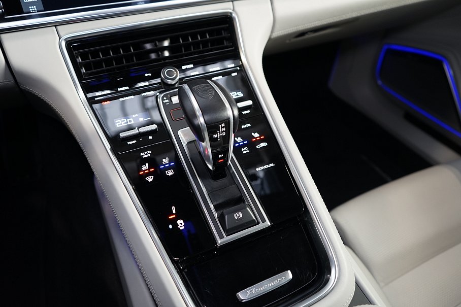 Porsche Panamera Sport Turismo Turbo S e-Hybrid