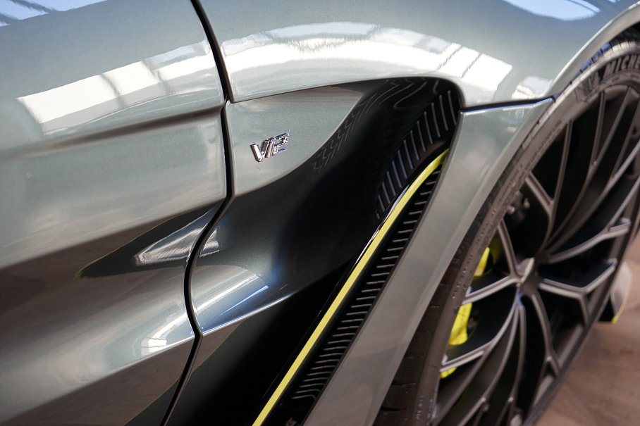 Aston Martin V12 Vantage Coupe