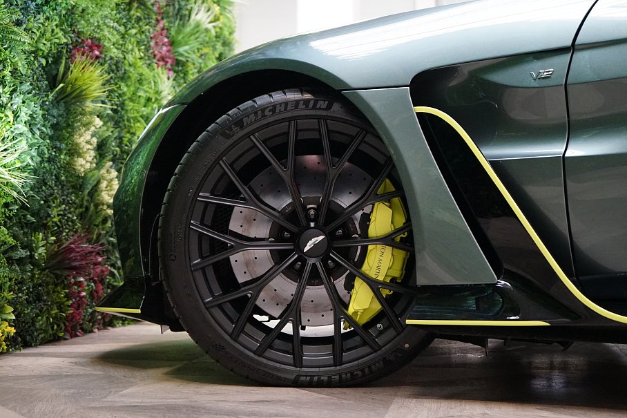 Aston Martin V12 Vantage Coupe