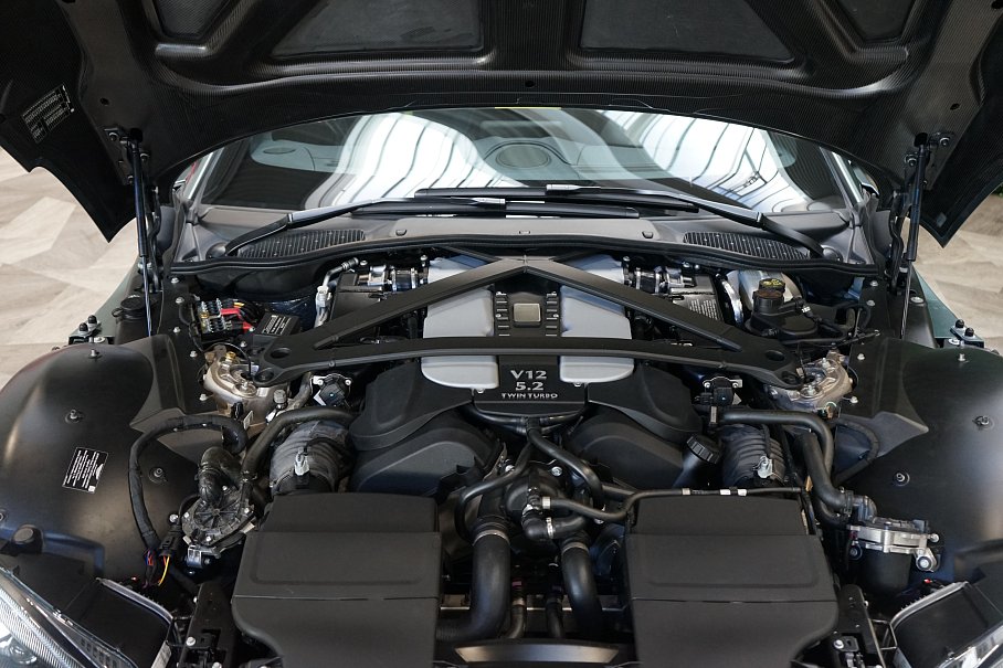 Aston Martin V12 Vantage Coupe