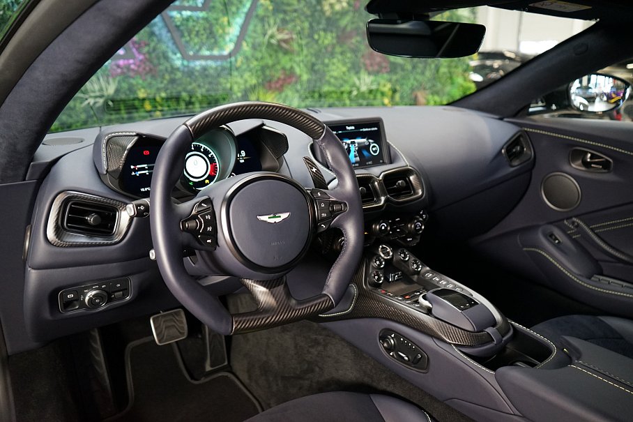 Aston Martin V12 Vantage Coupe