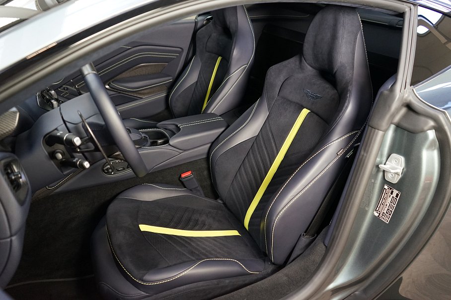 Aston Martin V12 Vantage Coupe