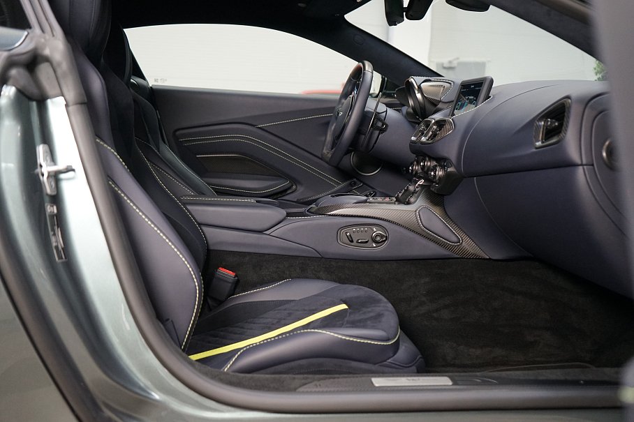 Aston Martin V12 Vantage Coupe