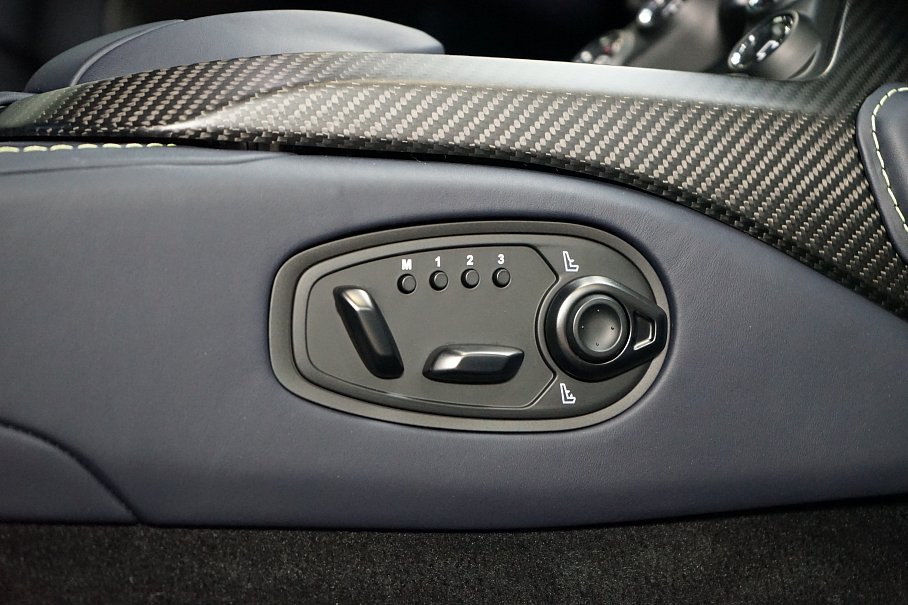 Aston Martin V12 Vantage Coupe