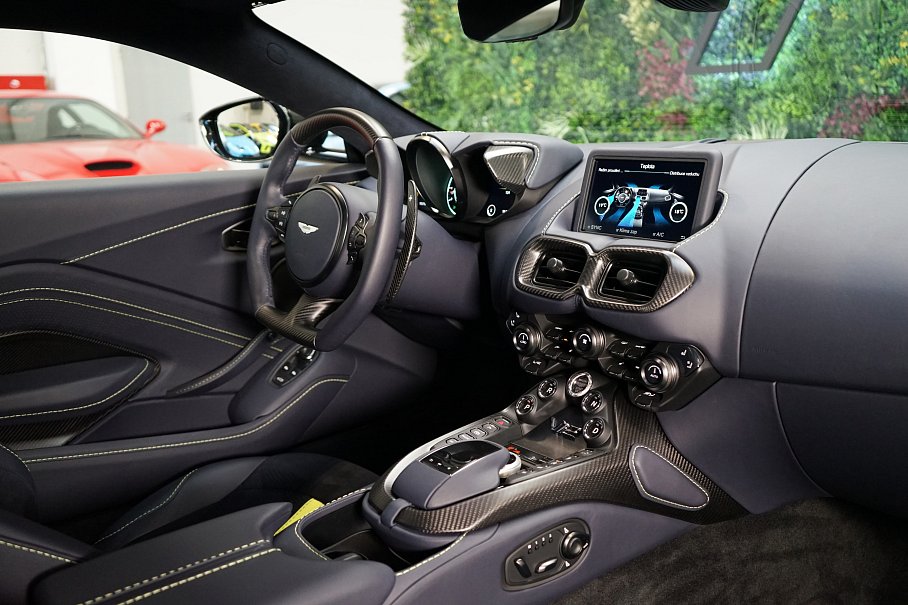 Aston Martin V12 Vantage Coupe