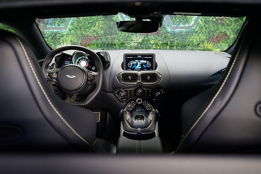 Aston Martin V12 Vantage Coupe