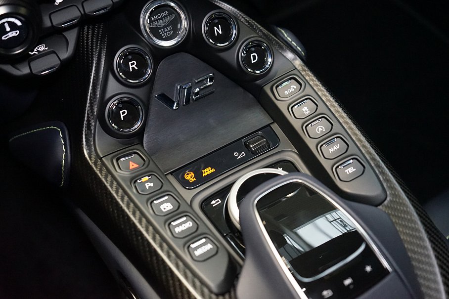 Aston Martin V12 Vantage Coupe
