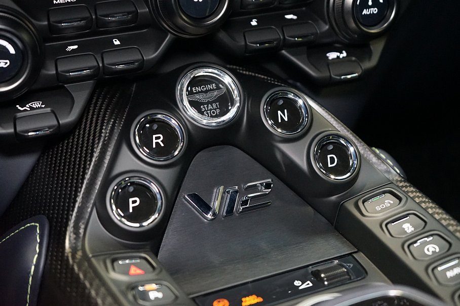 Aston Martin V12 Vantage Coupe
