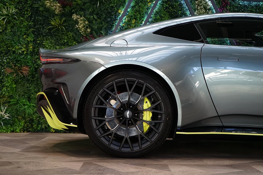 Aston Martin V12 Vantage Coupe