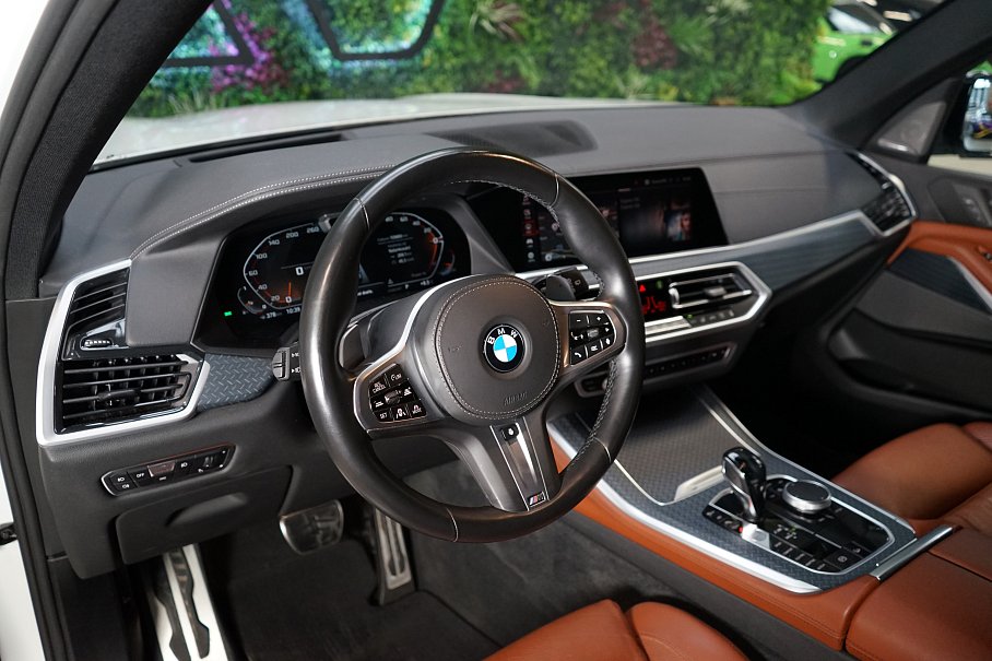 BMW X5 M50i