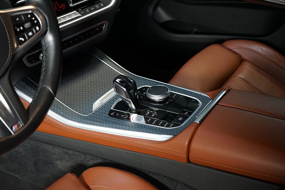 BMW X5 M50i