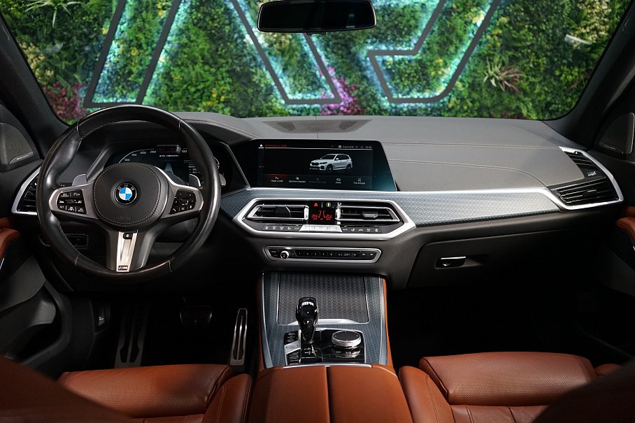 BMW X5 M50i