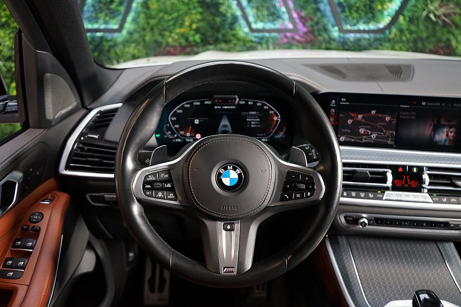 BMW X5 M50i