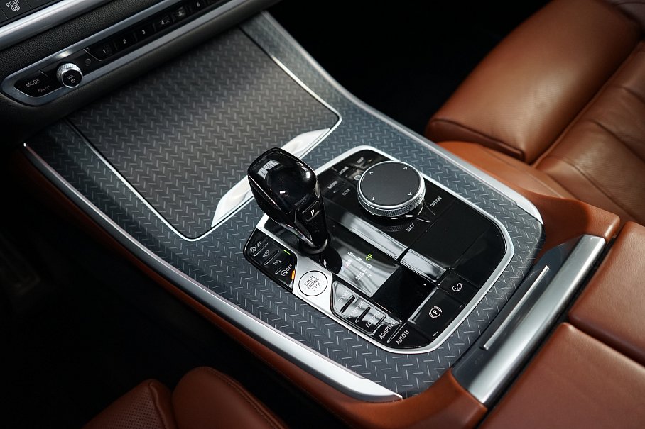 BMW X5 M50i