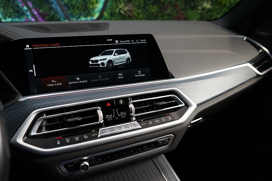 BMW X5 M50i