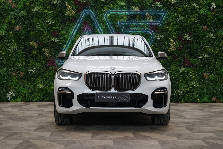 BMW X5 M50i