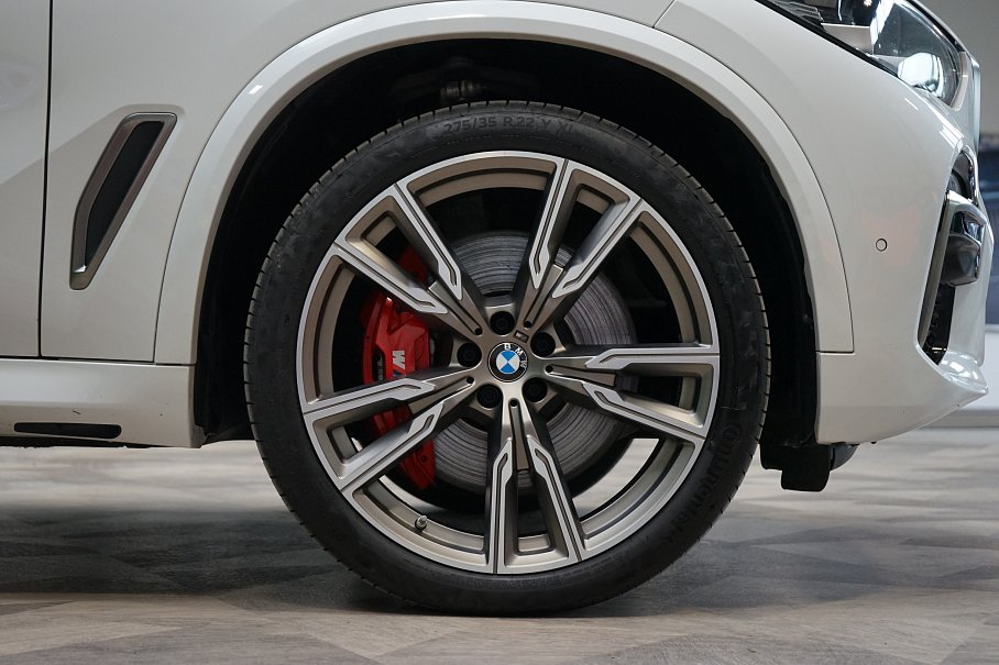 BMW X5 M50i