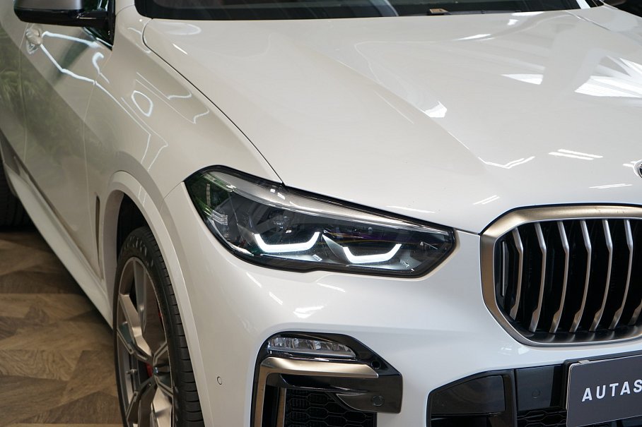 BMW X5 M50i