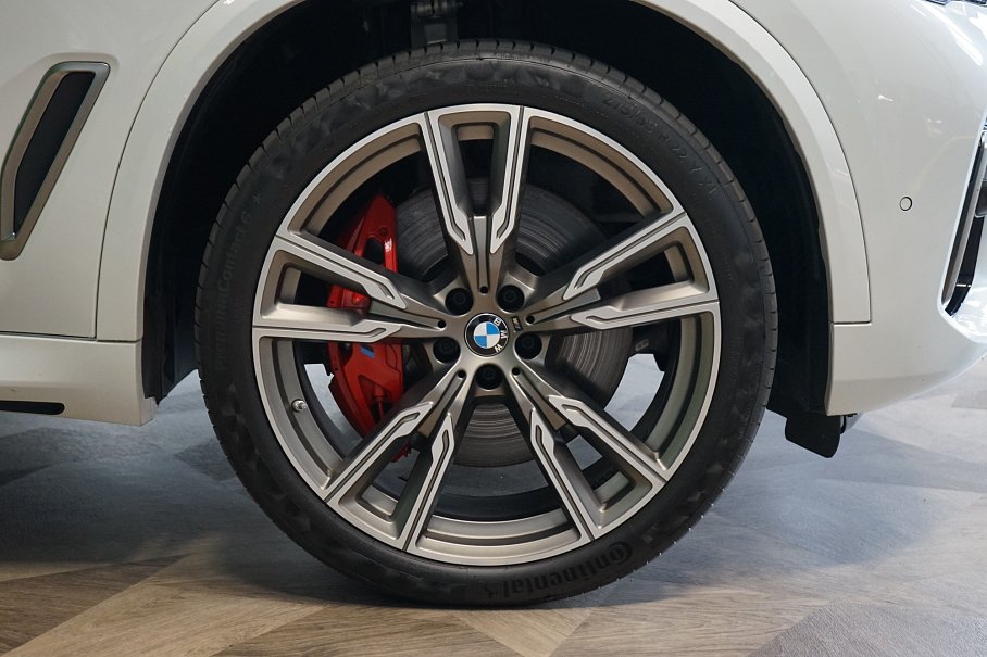 BMW X5 M50i