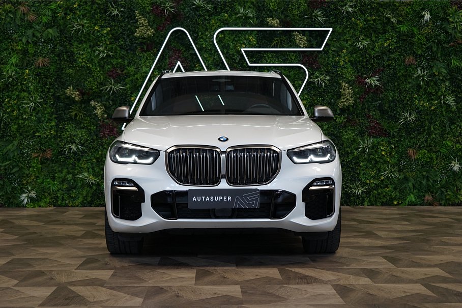 BMW X5 M50i