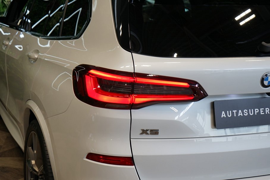 BMW X5 M50i