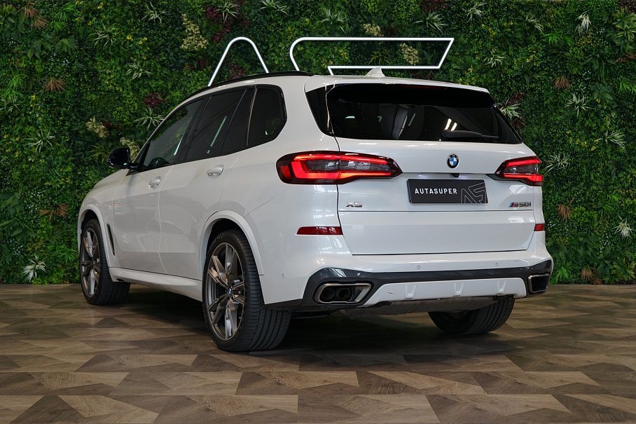 BMW X5 M50i
