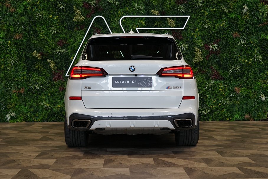 BMW X5 M50i