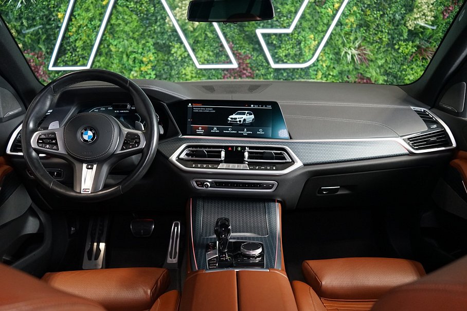 BMW X5 M50i