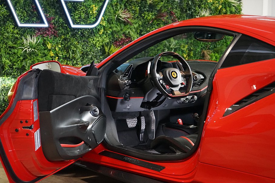 Ferrari 488 Pista