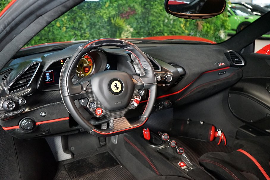 Ferrari 488 Pista