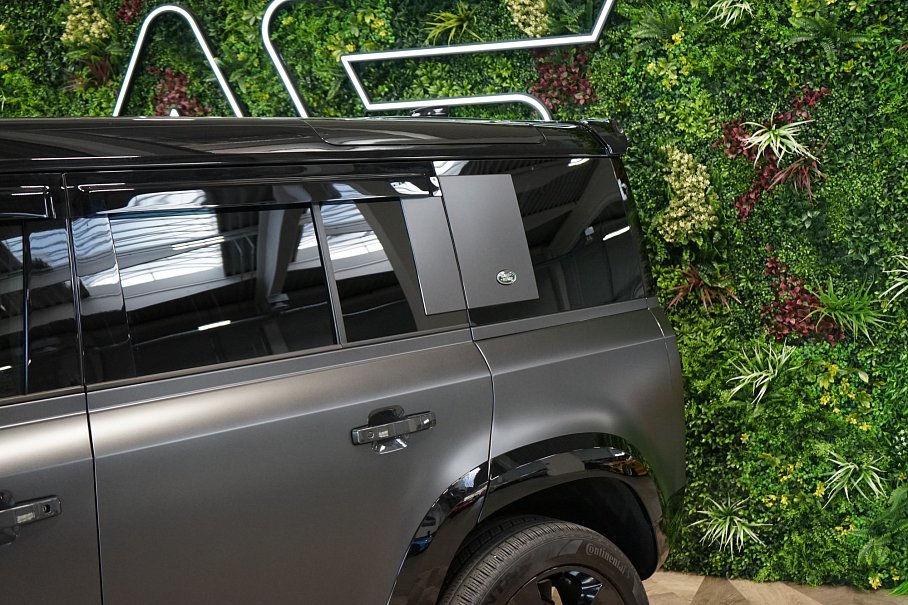 Land Rover Defender P525 110