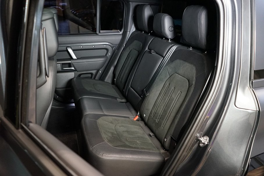 Land Rover Defender P525 110